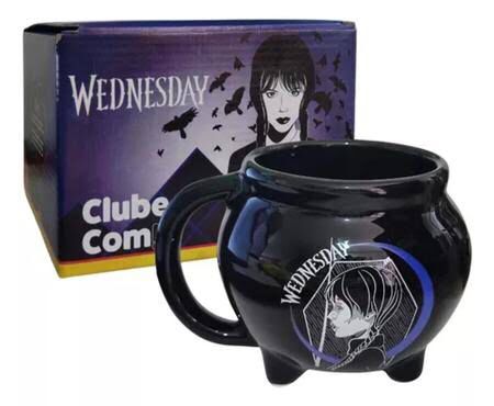 Caneca Caldeirão Wandinha - Clube Comix